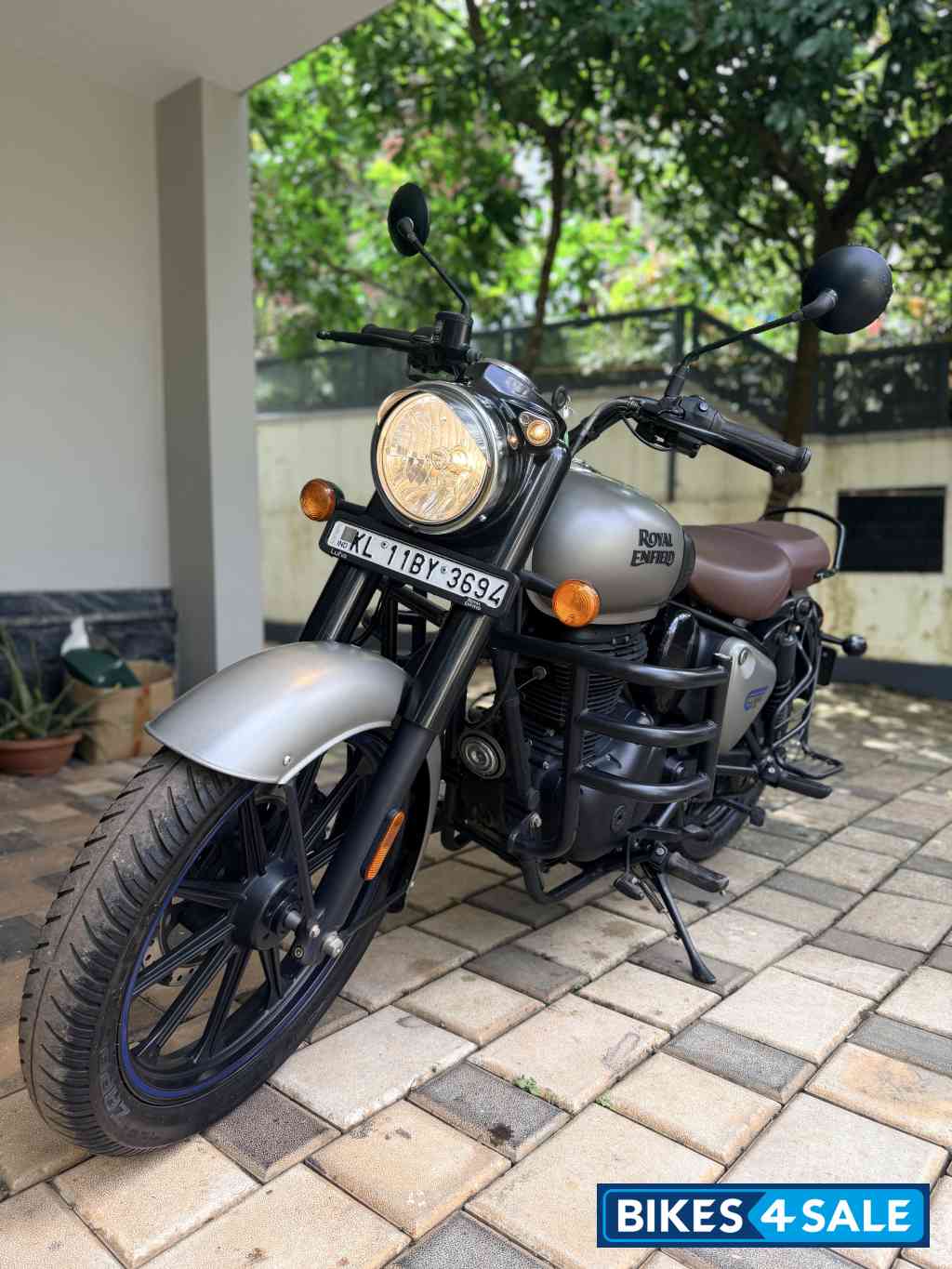Gunmetal Grey Royal Enfield Classic 350 Dual Channel BS6 Gunmetal Grey Royal Enfield Classic 350 Dual Channel BS6
