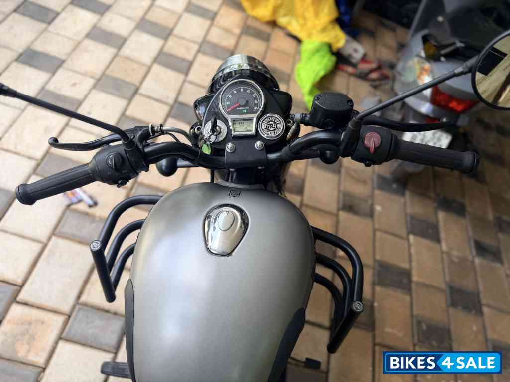 Gunmetal Grey Royal Enfield Classic 350 Dual Channel BS6 Gunmetal Grey Royal Enfield Classic 350 Dual Channel BS6