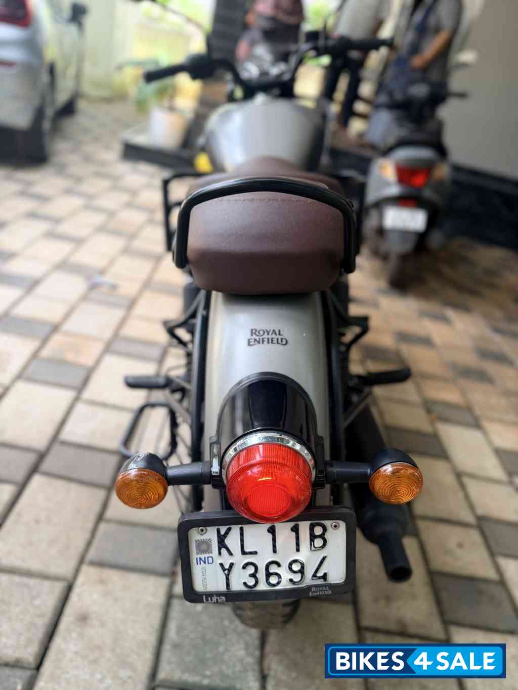 Gunmetal Grey Royal Enfield Classic 350 Dual Channel BS6 Gunmetal Grey Royal Enfield Classic 350 Dual Channel BS6