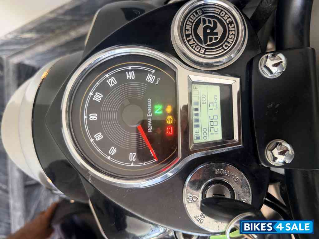 Gunmetal Grey Royal Enfield Classic 350 Dual Channel BS6 Gunmetal Grey Royal Enfield Classic 350 Dual Channel BS6