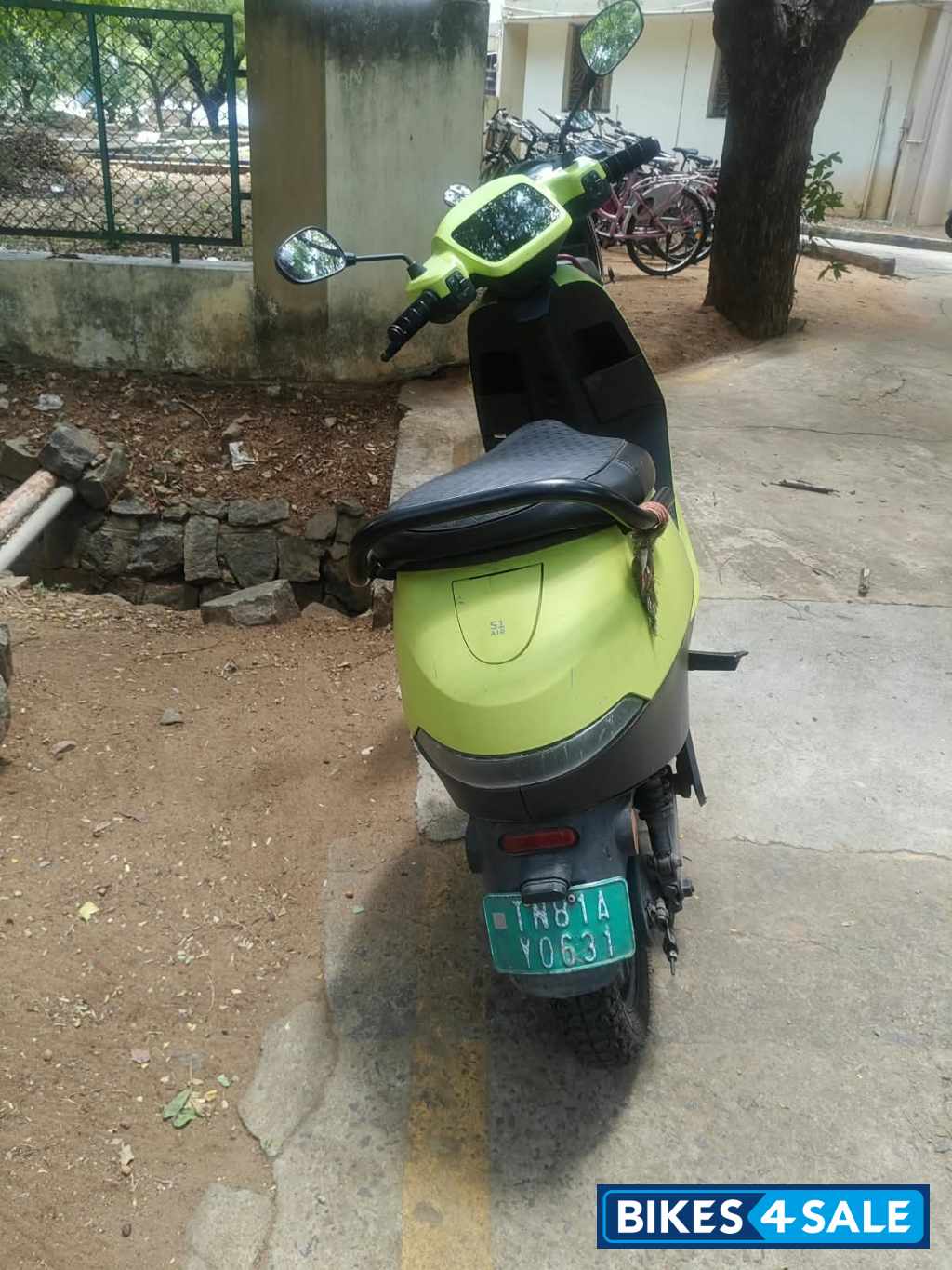 Neon Green (attractive) Ola S1 Air 4kWh Neon Green (attractive) Ola S1 Air 4kWh