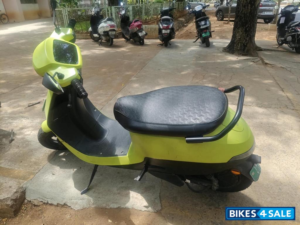 Neon Green (attractive) Ola S1 Air 4kWh Neon Green (attractive) Ola S1 Air 4kWh