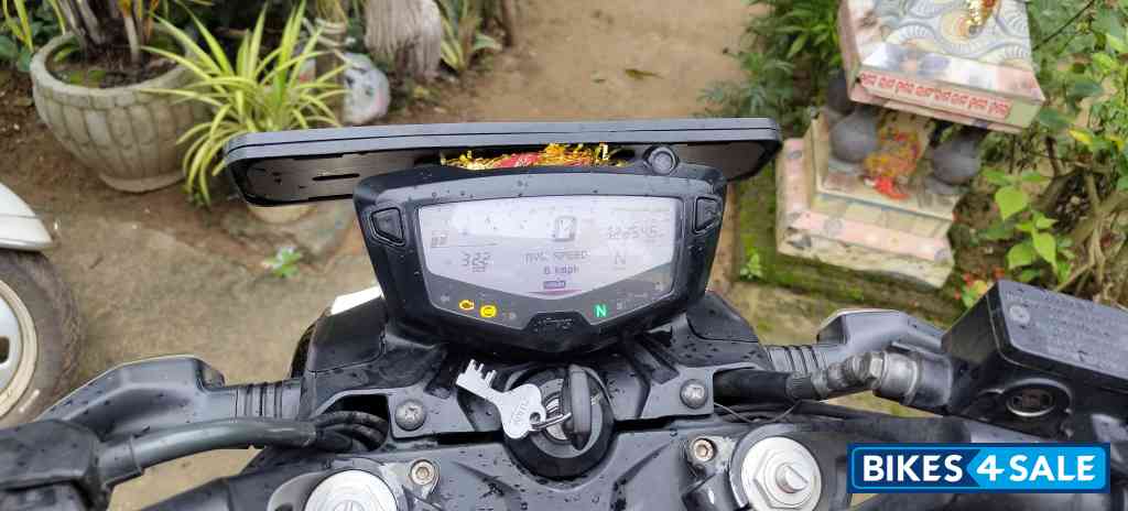 Black TVS Apache RTR 200 Fi 4V Race Edition 2.0 Black TVS Apache RTR 200 Fi 4V Race Edition 2.0