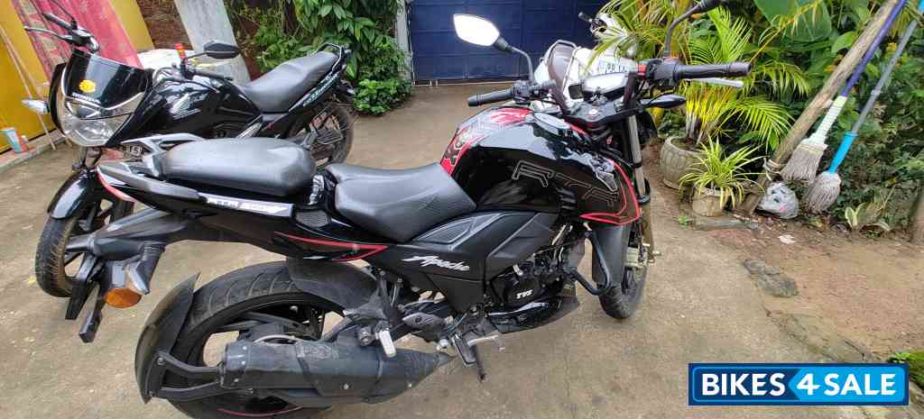 Black TVS Apache RTR 200 Fi 4V Race Edition 2.0 Black TVS Apache RTR 200 Fi 4V Race Edition 2.0