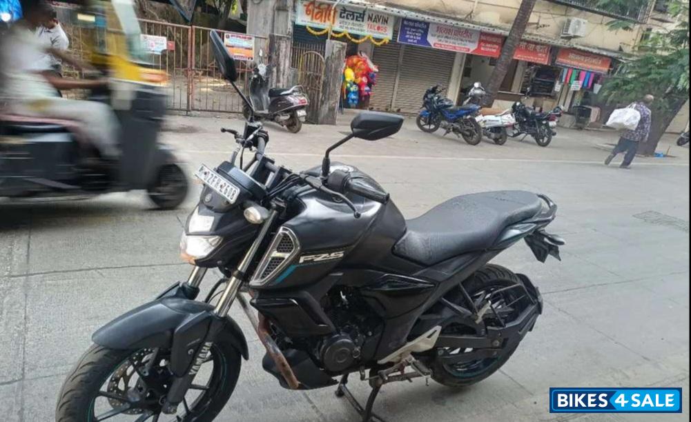 Black Yamaha FZ-S FI V3