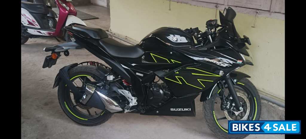 Suzuki Gixxer SF