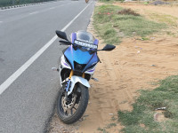 Pearl White Yamaha R15 V4 2025