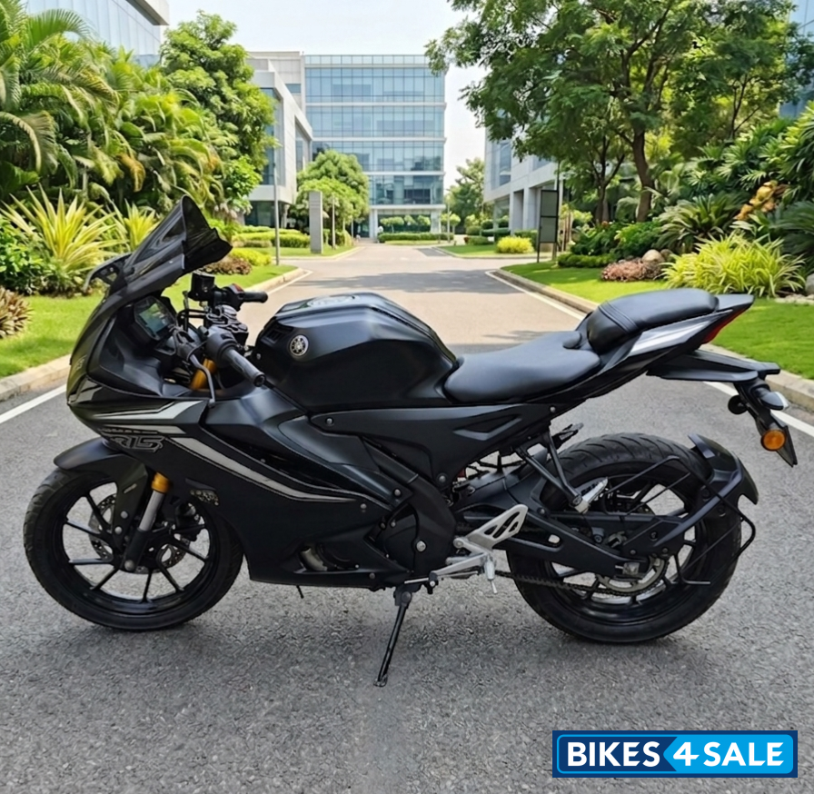 Yamaha R15 V4