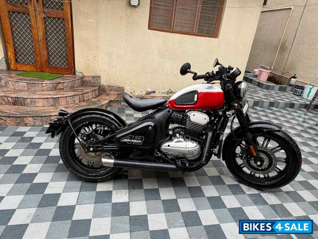 Jawa 42 Bobber Dual Channel ABS