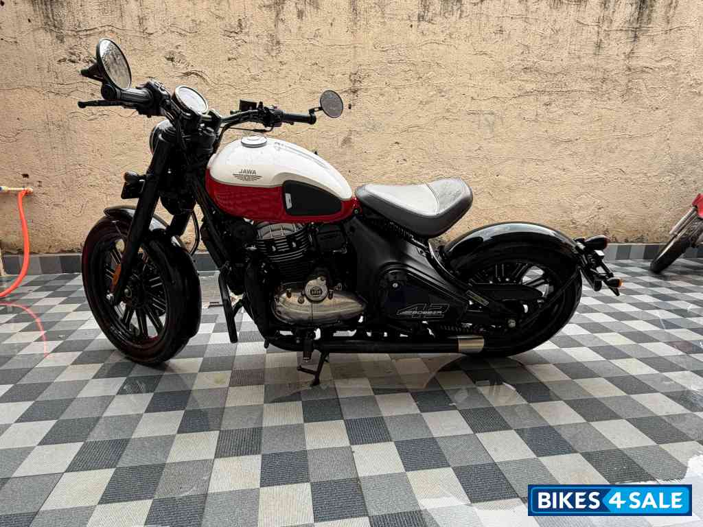 Jawa 42 Bobber Dual Channel ABS