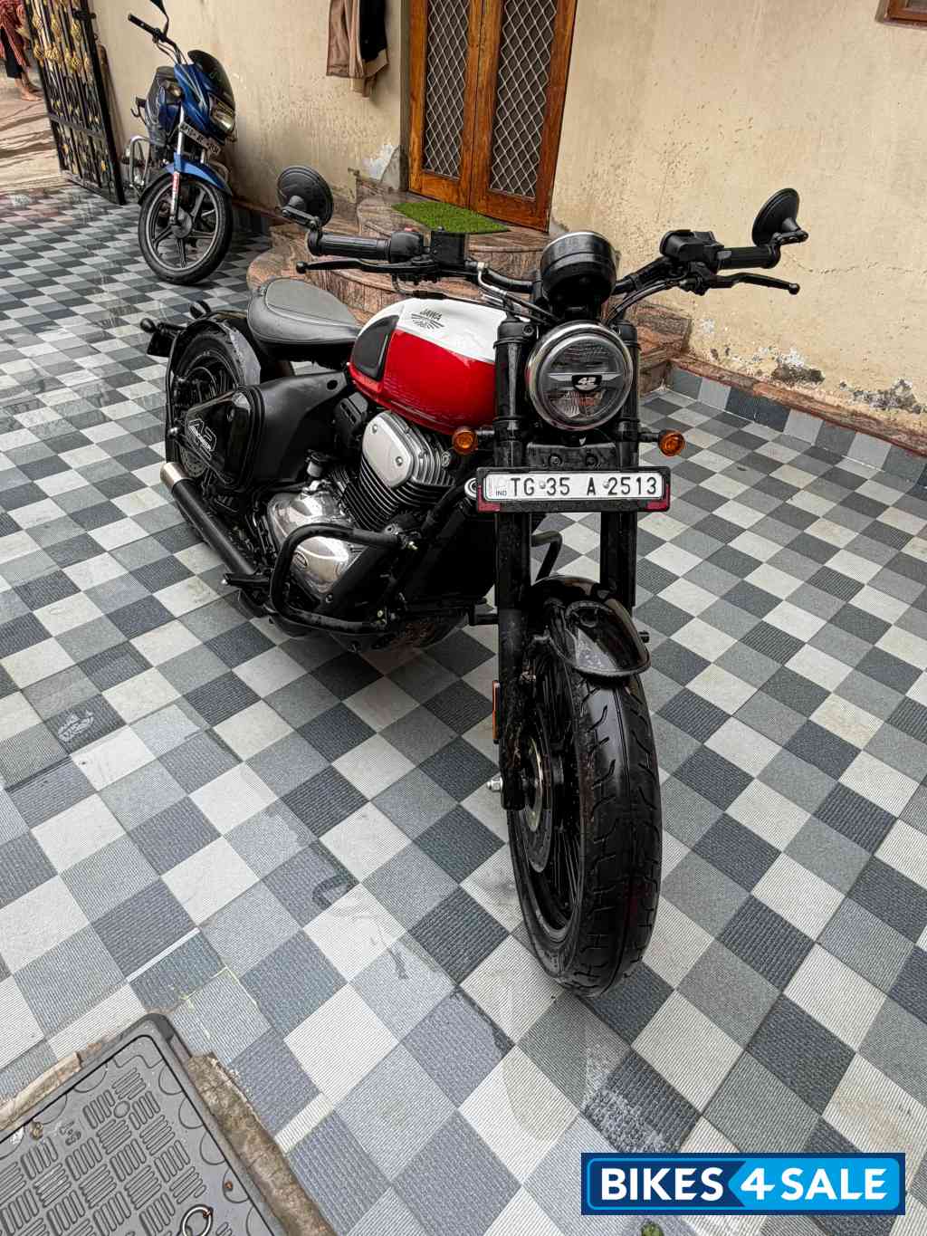 Jawa 42 Bobber Dual Channel ABS