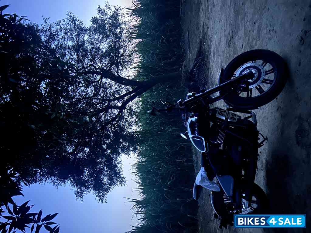 Black Mirror Jawa 42 Bobber Black Mirror