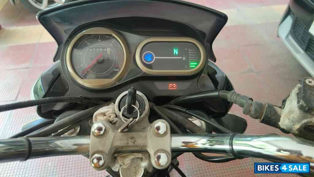 Bajaj V15