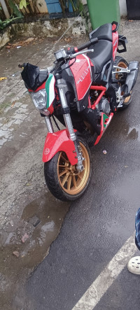 Red Benelli TNT 25