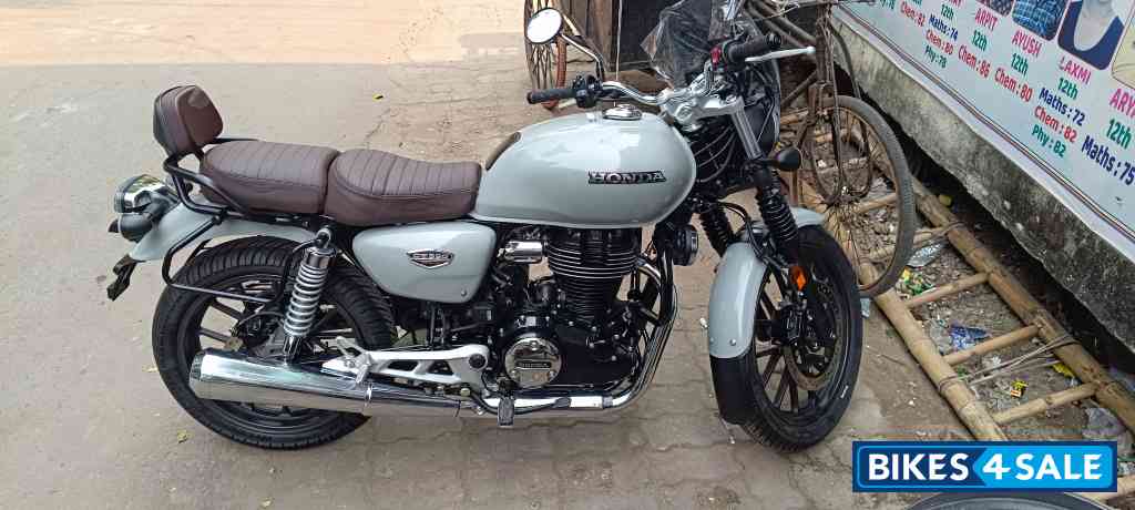 Honda Hness CB350 DLX Pro 2025