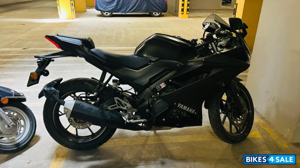 Black Yamaha YZF R15 V3