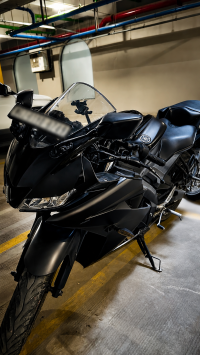 Black Yamaha YZF R15 V3