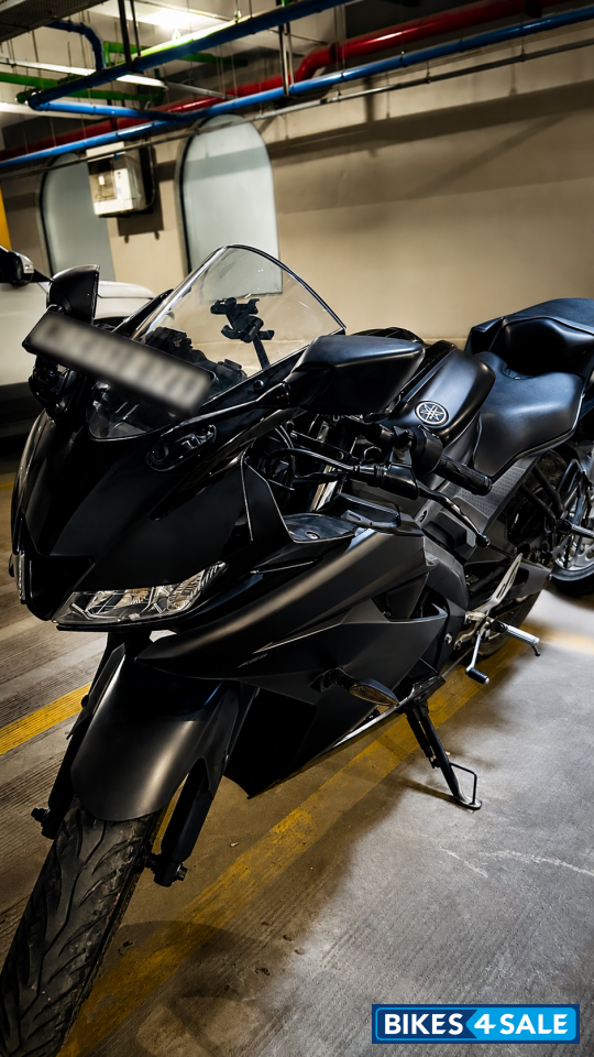 Black Yamaha YZF R15 V3 Black Yamaha YZF R15 V3