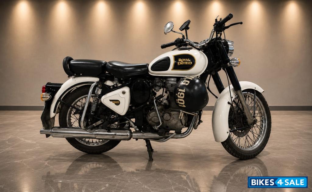 White Royal Enfield Bullet Standard 350 White Royal Enfield Bullet Standard 350