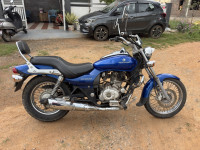 Blue Bajaj Avenger 220 DTS-i