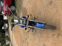 Blue Bajaj Avenger 220 DTS-i