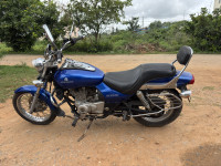 Blue Bajaj Avenger 220 DTS-i