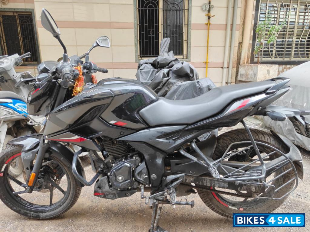 Black Bajaj Pulsar N150