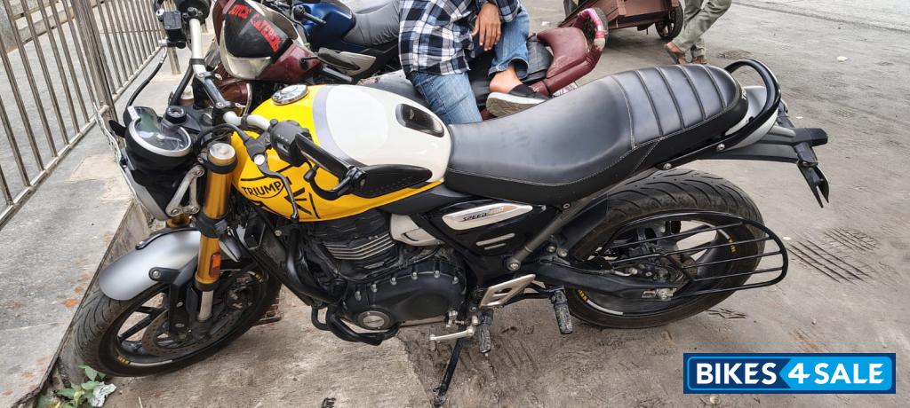 Racing Yellow Triumph Speed 400 2025