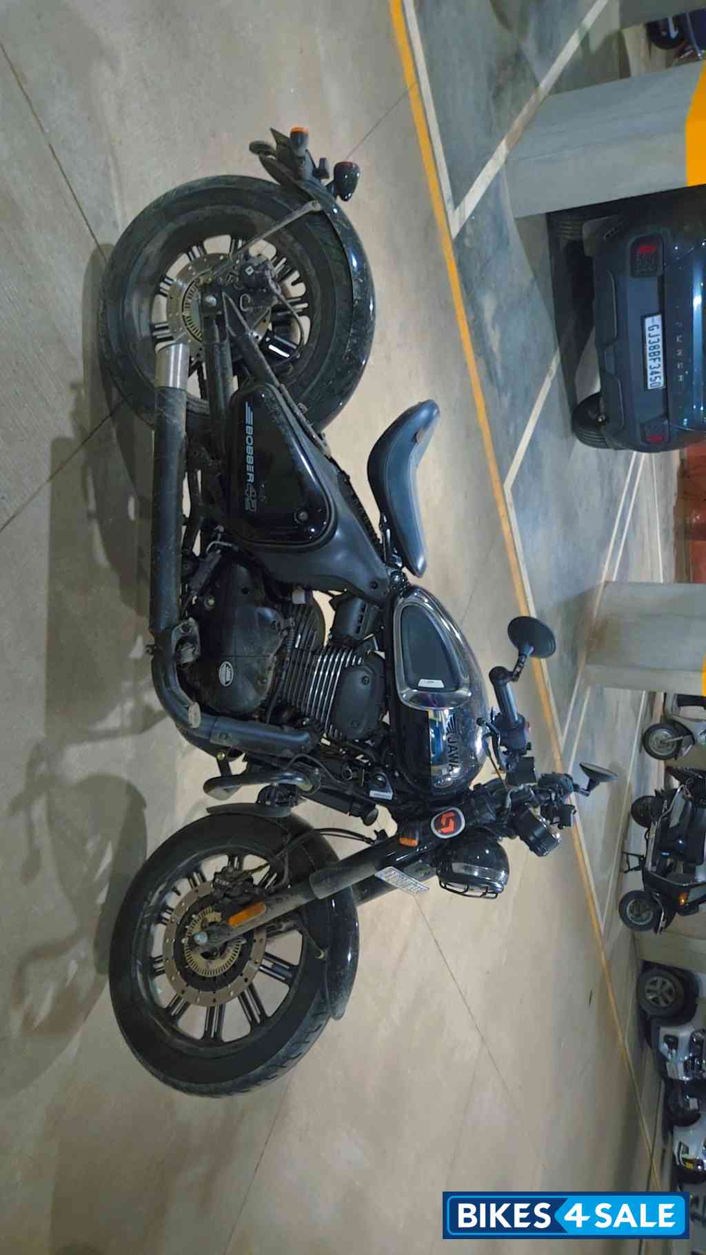 Jawa 42 Bobber Black Mirror