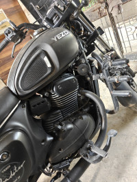 Yezdi Roadster Dark 2024 Model