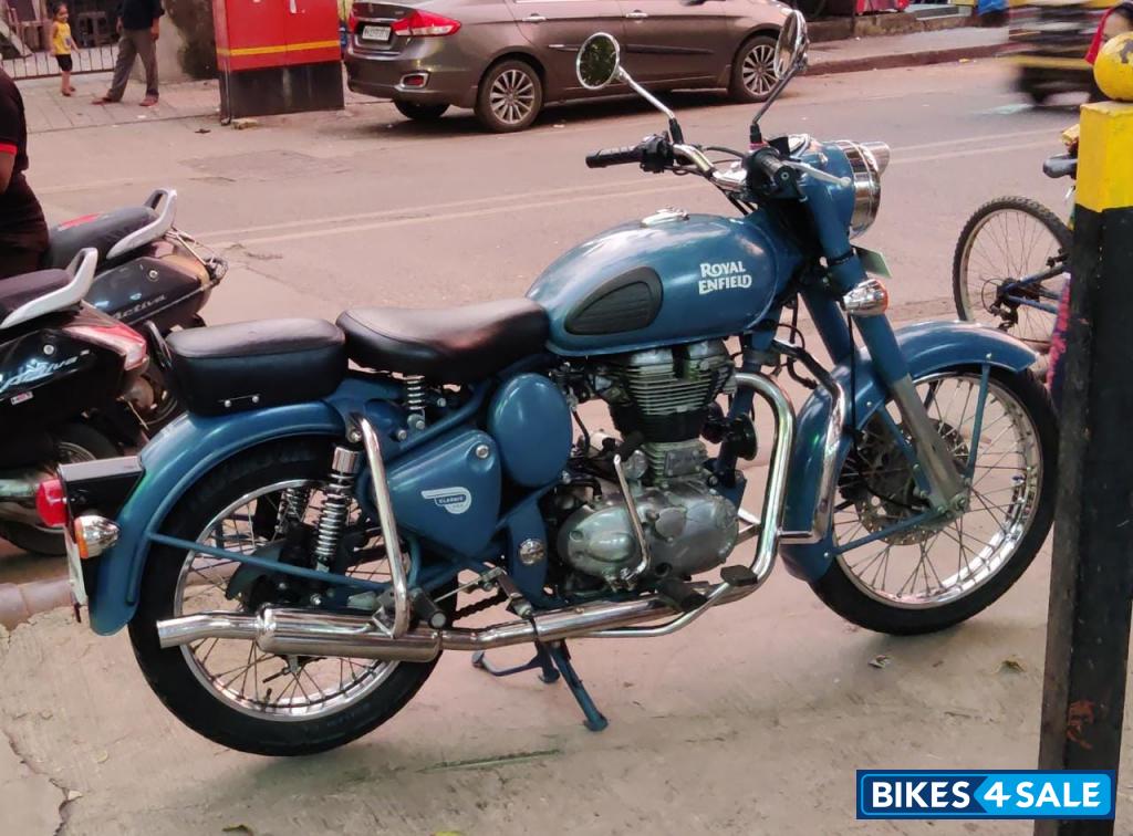 Squadron Blue Royal Enfield Classic 500