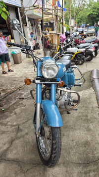 Squadron Blue Royal Enfield Classic 500