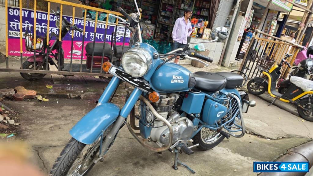 Squadron Blue Royal Enfield Classic 500 Squadron Blue Royal Enfield Classic 500