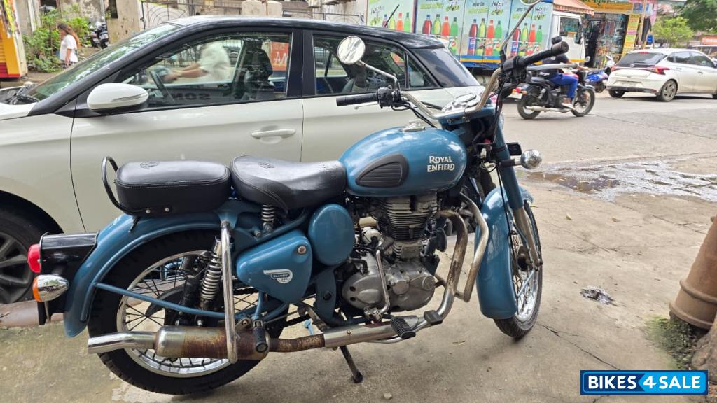 Squadron Blue Royal Enfield Classic 500 Squadron Blue Royal Enfield Classic 500