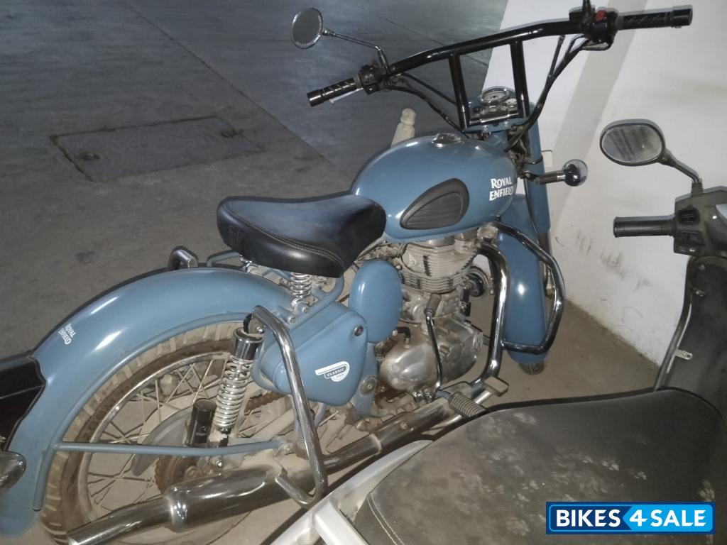 Squadron Blue Royal Enfield Classic 500 Squadron Blue Royal Enfield Classic 500