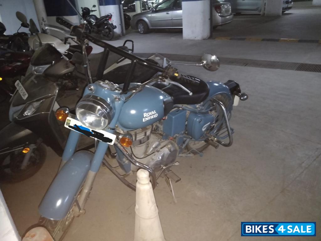 Squadron Blue Royal Enfield Classic 500 Squadron Blue Royal Enfield Classic 500