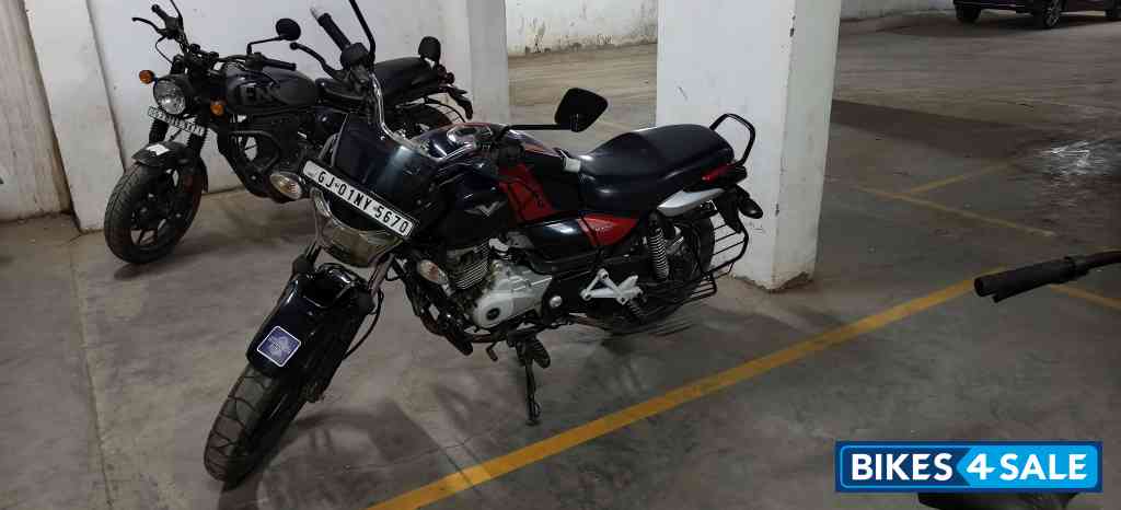 Black Bajaj V15 Black Bajaj V15