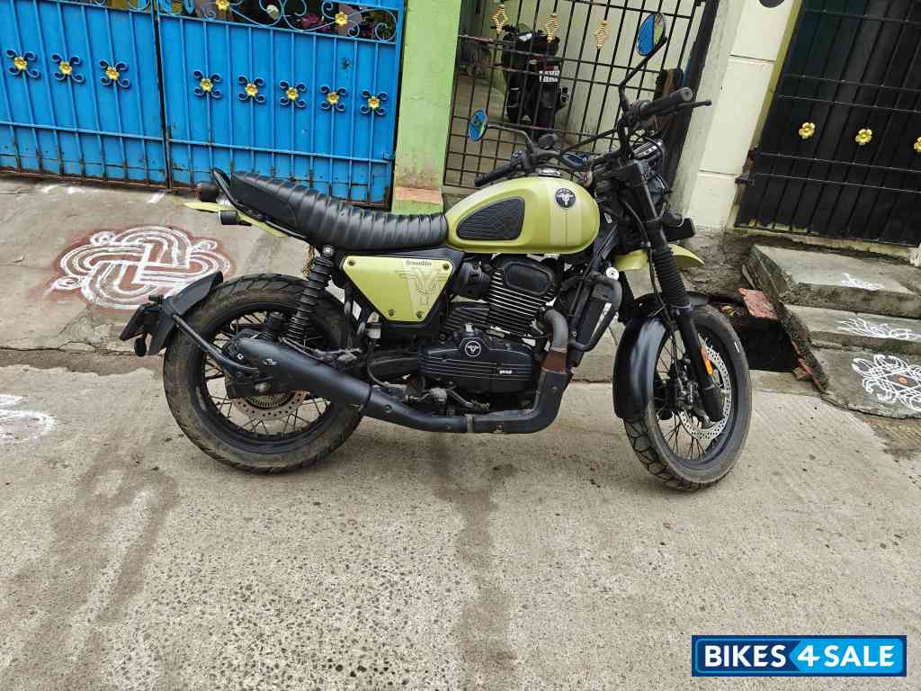 Yezdi Scrambler Single Tone
