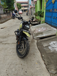 Yezdi Scrambler Single Tone