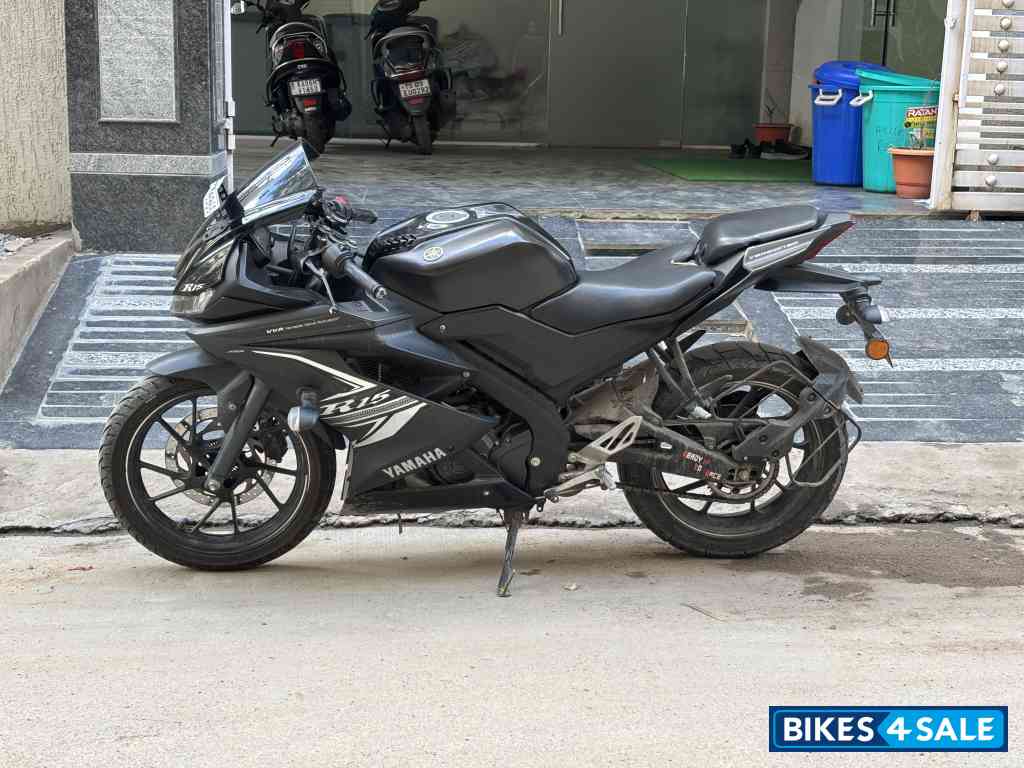 Black Yamaha YZF R15 V3 Black Yamaha YZF R15 V3