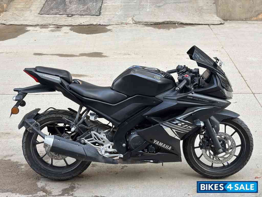 Black Yamaha YZF R15 V3 Black Yamaha YZF R15 V3