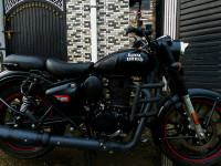 Royal Enfield Classic Stealth Black