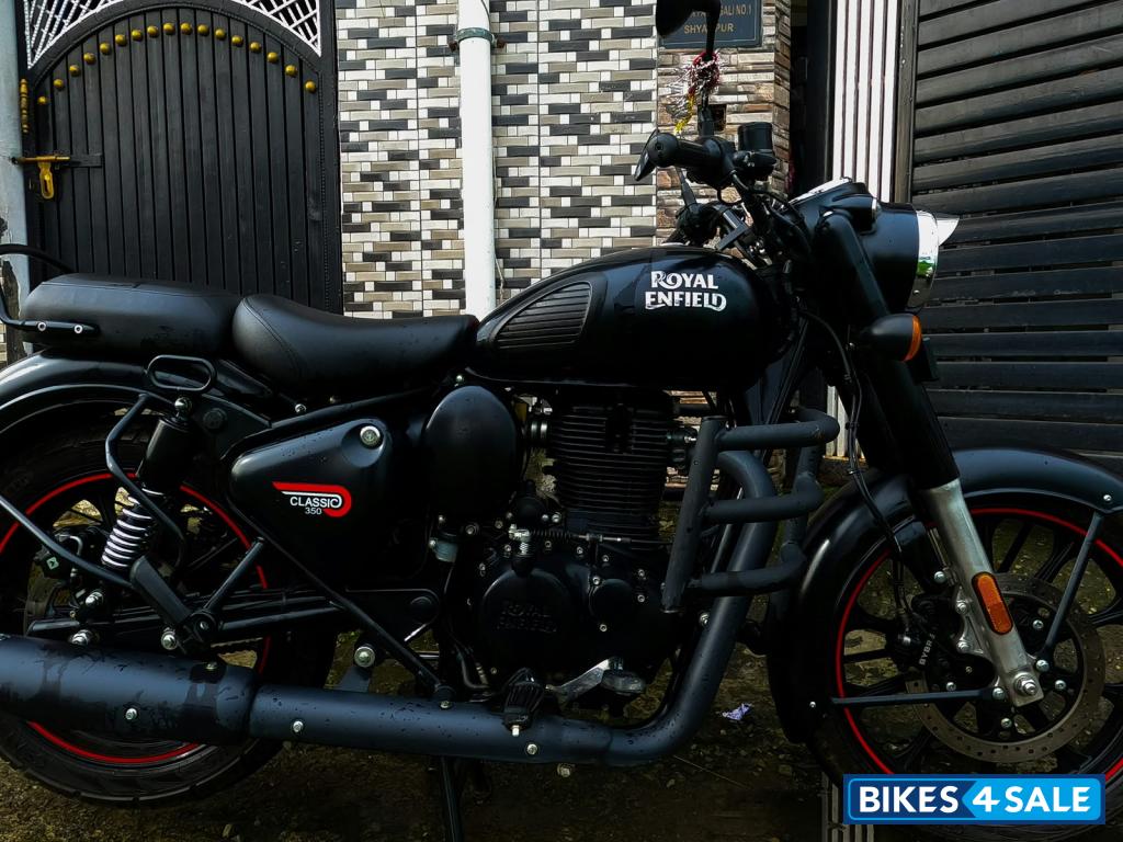 Royal Enfield Classic Stealth Black