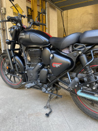 Royal Enfield Classic Stealth Black