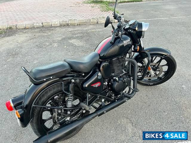 Royal Enfield Classic Stealth Black