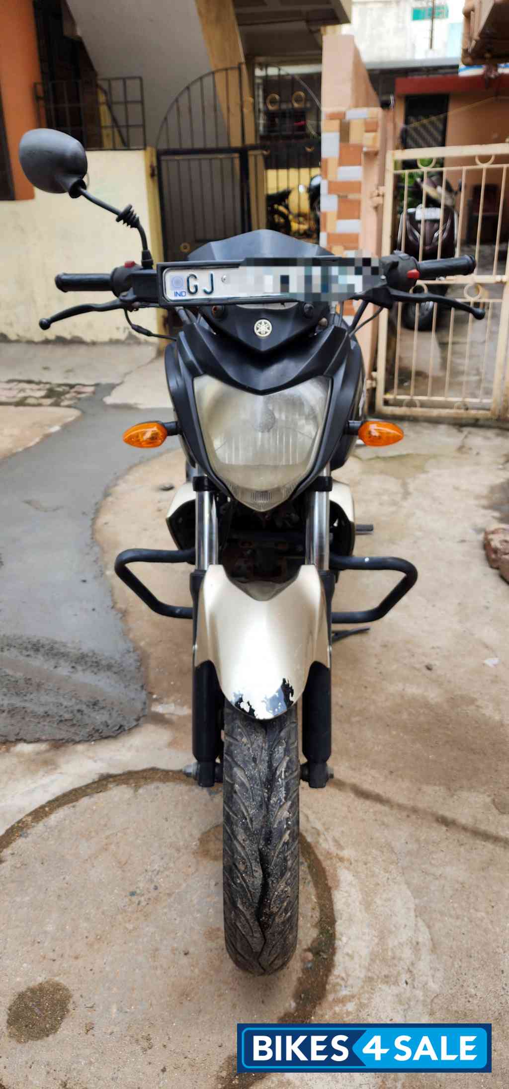 Black Yamaha FZ Black Yamaha FZ