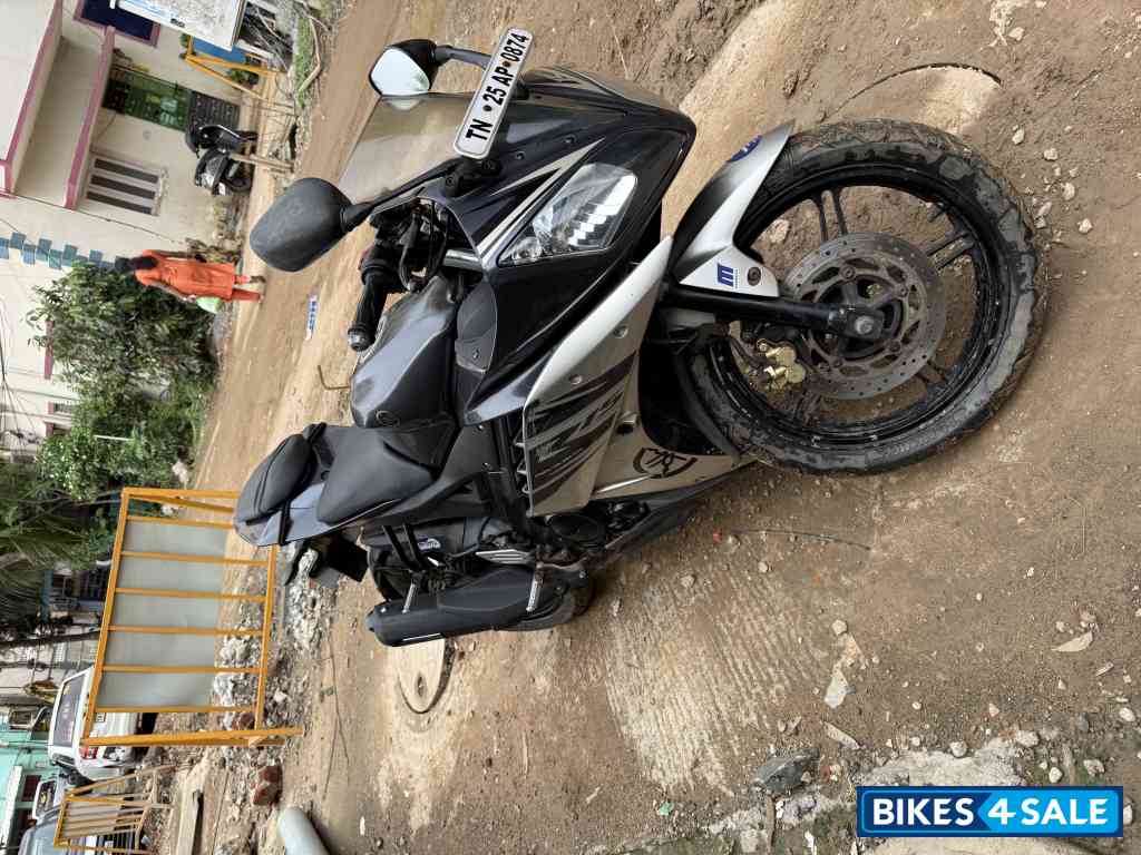 Grey Yamaha YZF R15 V2 Grey Yamaha YZF R15 V2