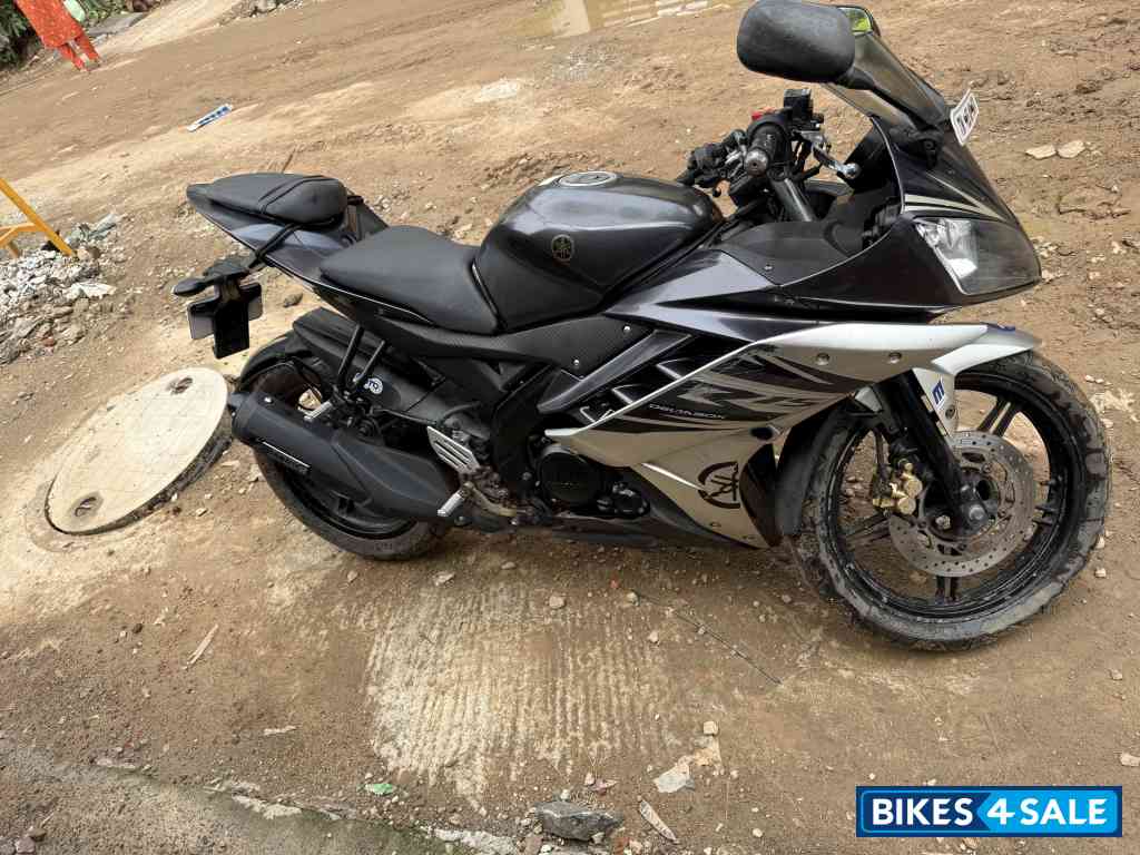 Grey Yamaha YZF R15 V2 Grey Yamaha YZF R15 V2