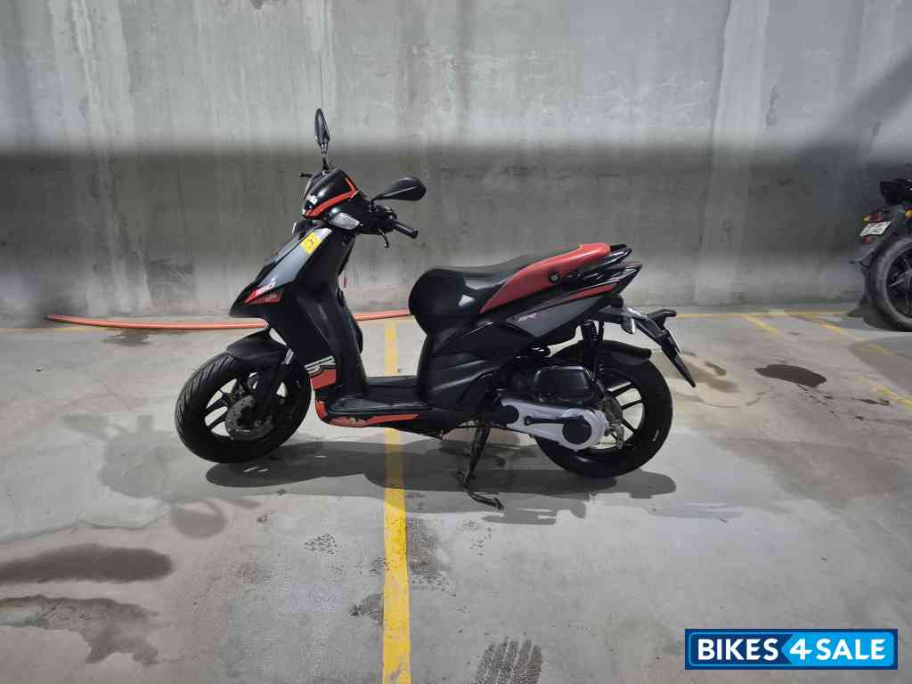 Black Aprilia SR 150