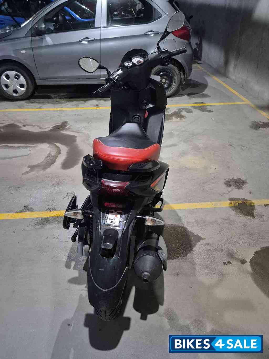 Black Aprilia SR 150 Black Aprilia SR 150